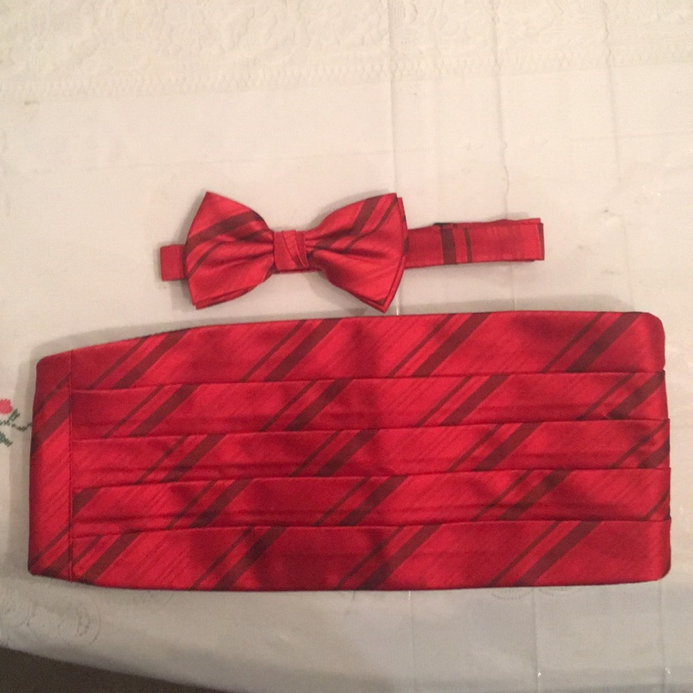 Dazzle your prom tux Simple, elegant and luxurious. Cumberland & tie